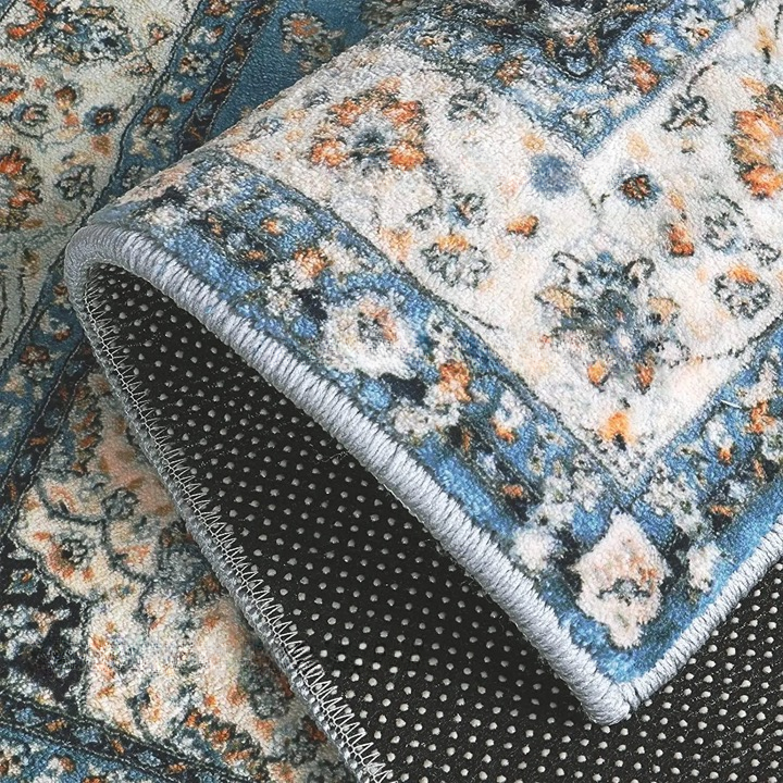 Elegancki, klasyczny dywan do pokoju w stylu marokańskim