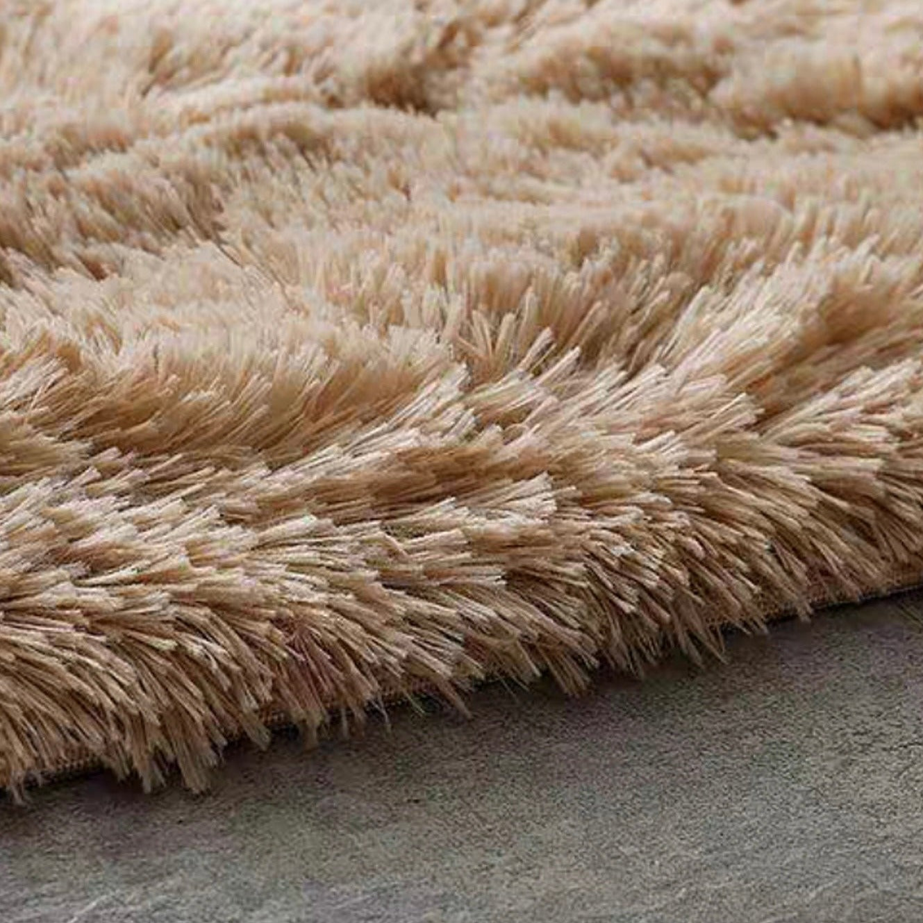 Puszysty dywan shaggy z długim włosiem | Beżowy
